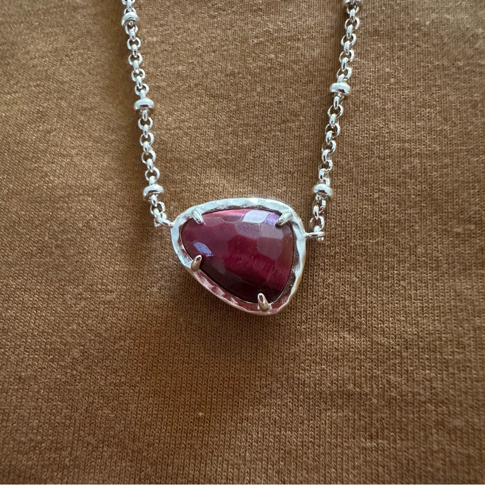NWT Kendra Scott Arleen Pendant Necklace Bordeaux Tiger’s Eye Gold Tone - Picture 8 of 13